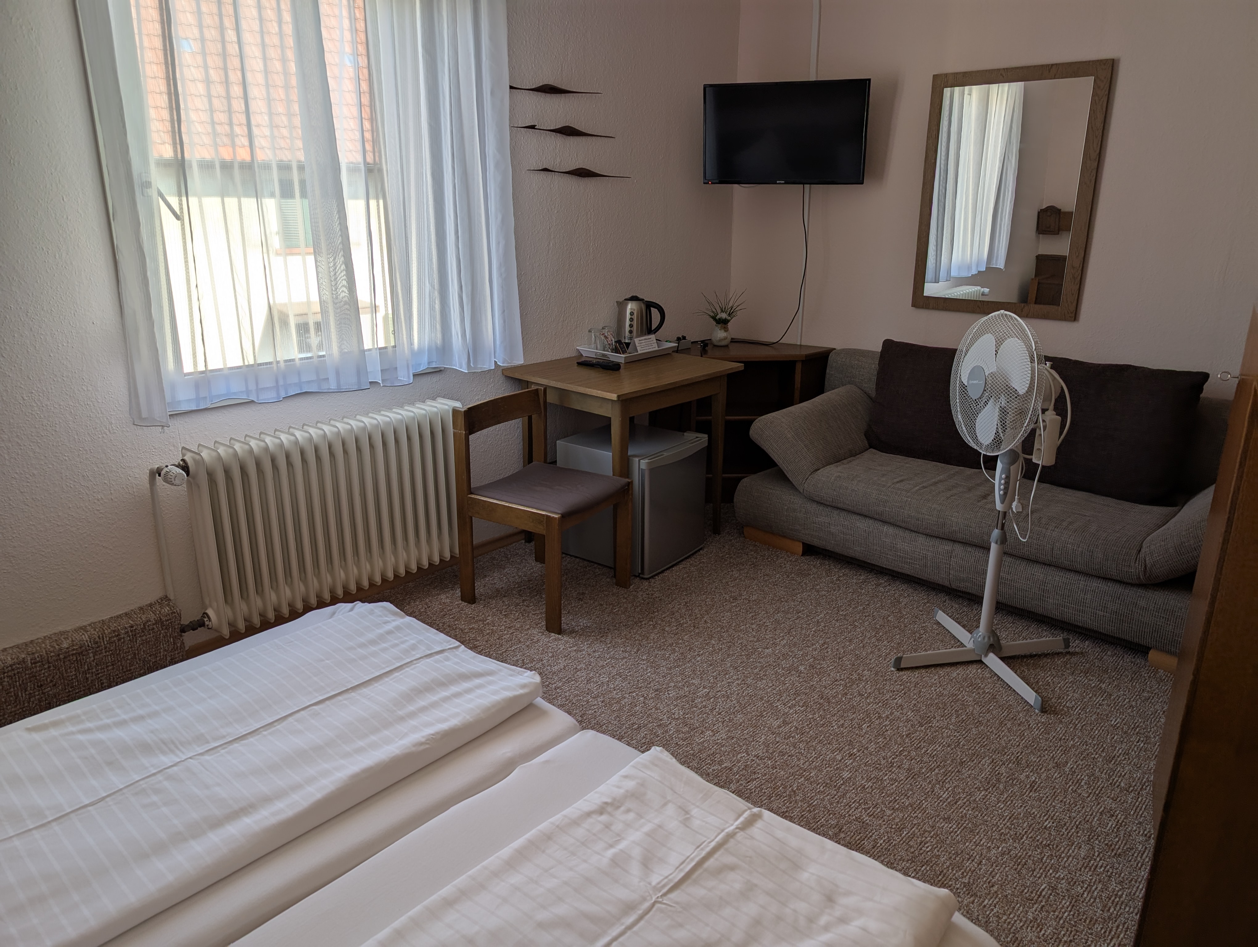 Doppelzimmer Straßenseite 1.Stock 2
